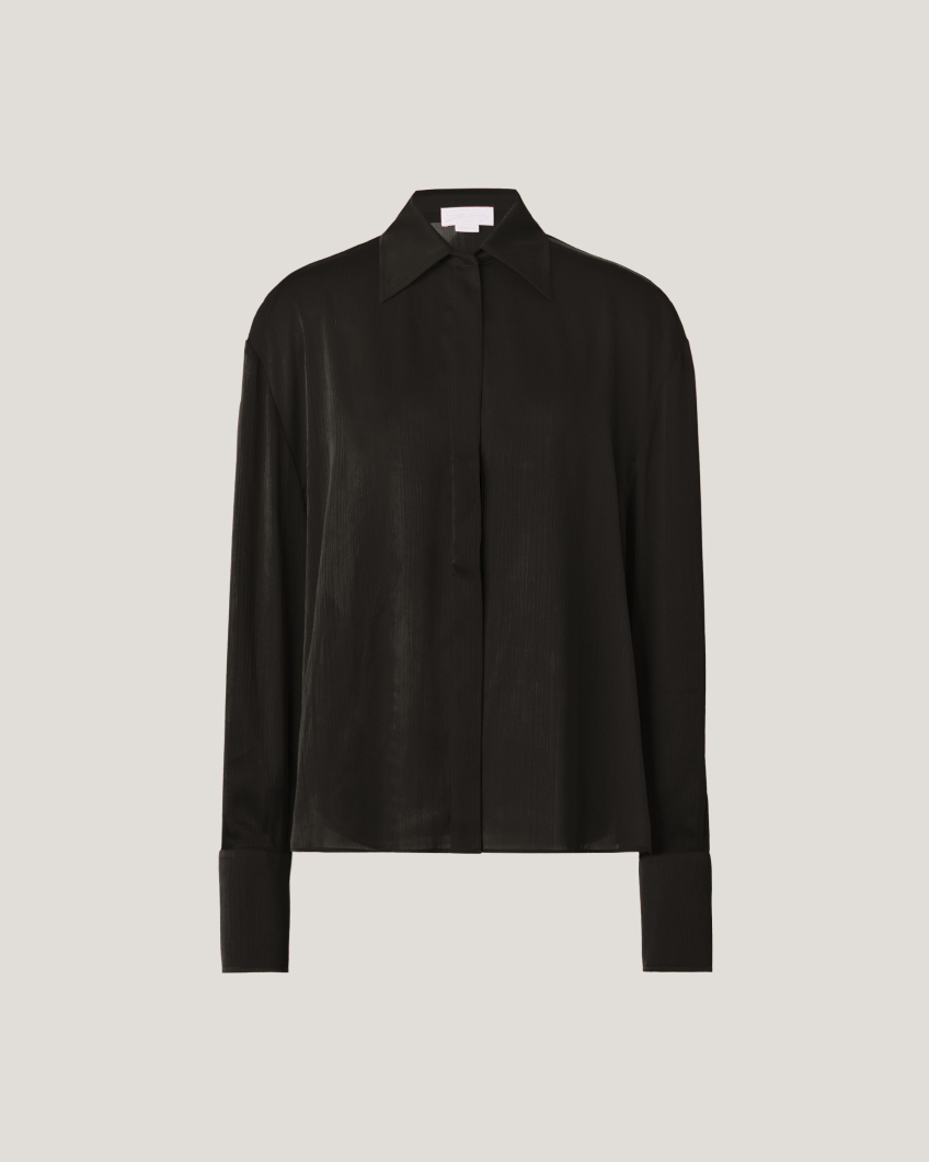 Shirt with long sleeves