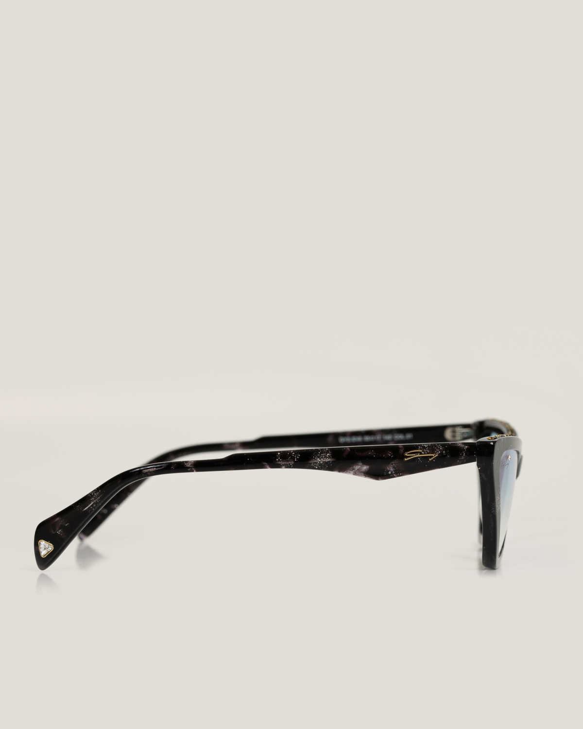 Cat-eye rhinestone sunglasses | Sunglasses, Ricercabili, Valentine's Gifts | Genny