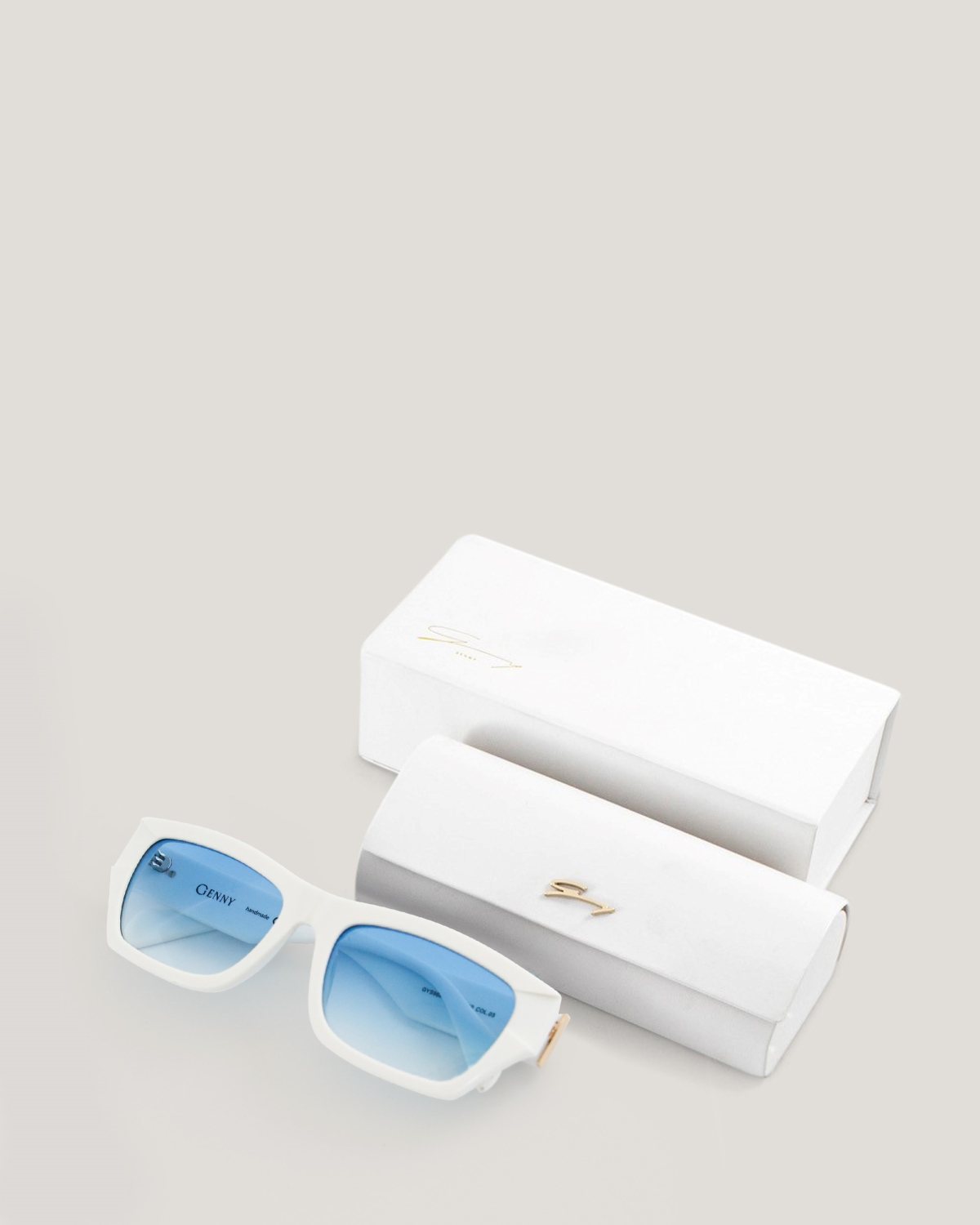 White with blue lenses sunglasses | Sunglasses, Ricercabili | Genny