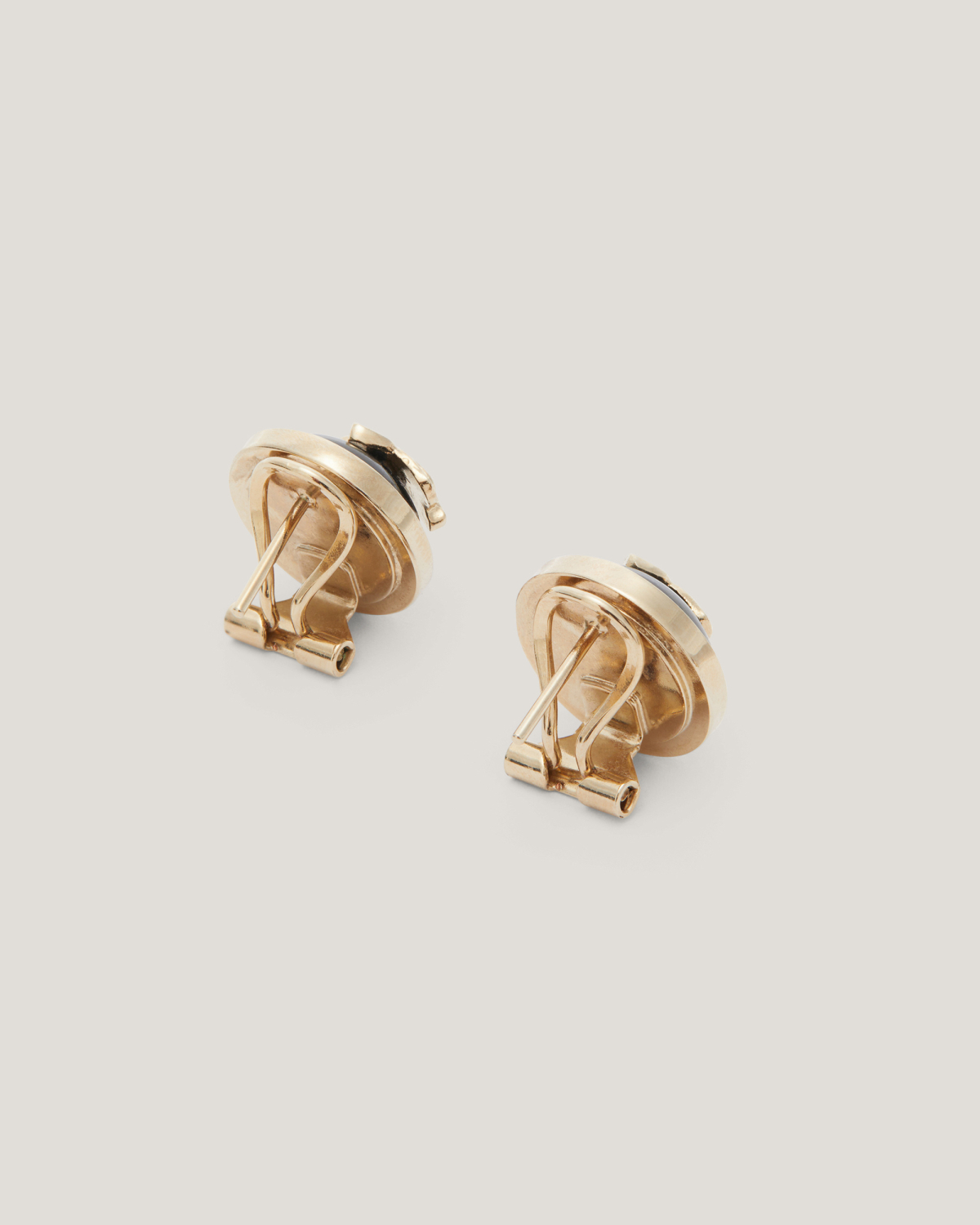 Clip-on earrings with orchid detail | Accessories, New Arrivals, Jewelry, Earrings, Spring Summer 2025 Collection | Genny