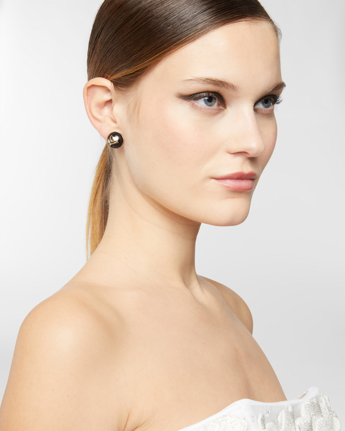 Clip-on earrings with orchid detail | Accessories, New Arrivals, Jewelry, Earrings, Spring Summer 2025 Collection | Genny