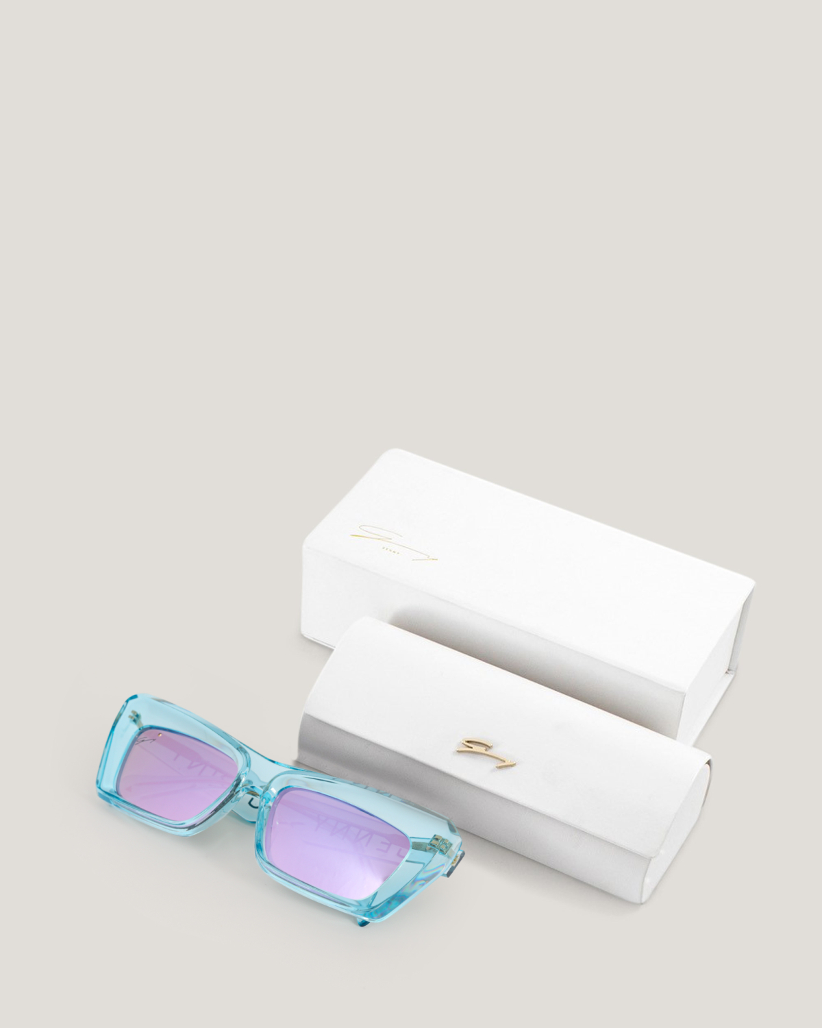 Sunglasses with contrasting lenses | Sunglasses, Ricercabili | Genny