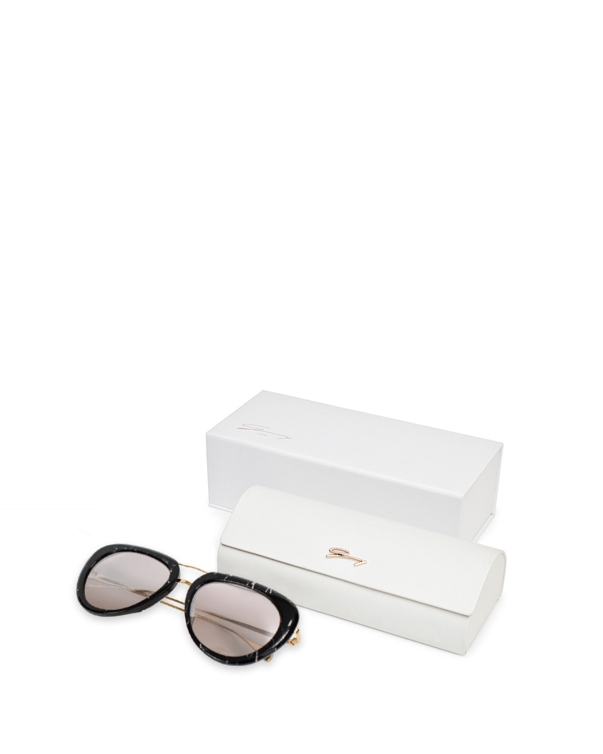 Black aviator sunglasses with gradient lenses | Sunglasses, Ricercabili | Genny
