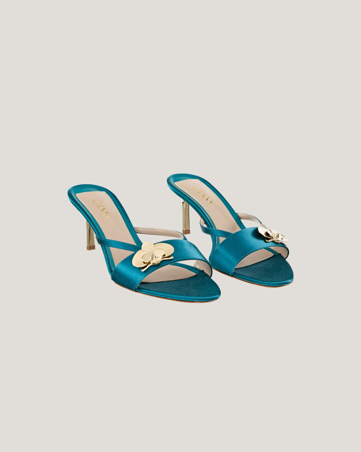 Silk sabot with orchid jewel. | | Genny
