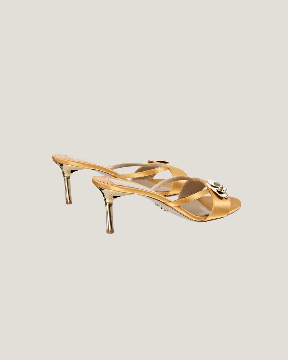 Silk sabot with orchid jewel. | | Genny