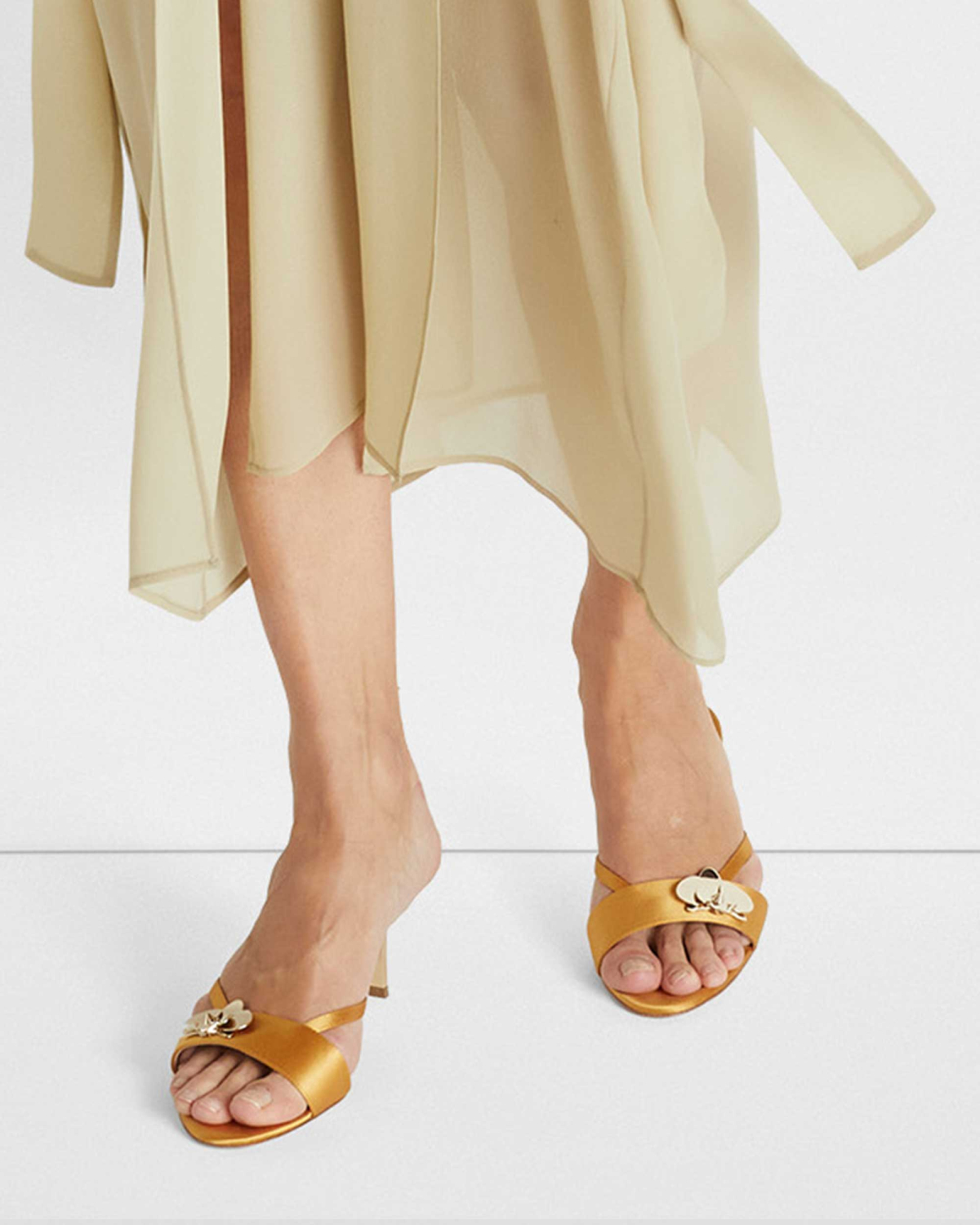 Silk sabot with orchid jewel. | | Genny