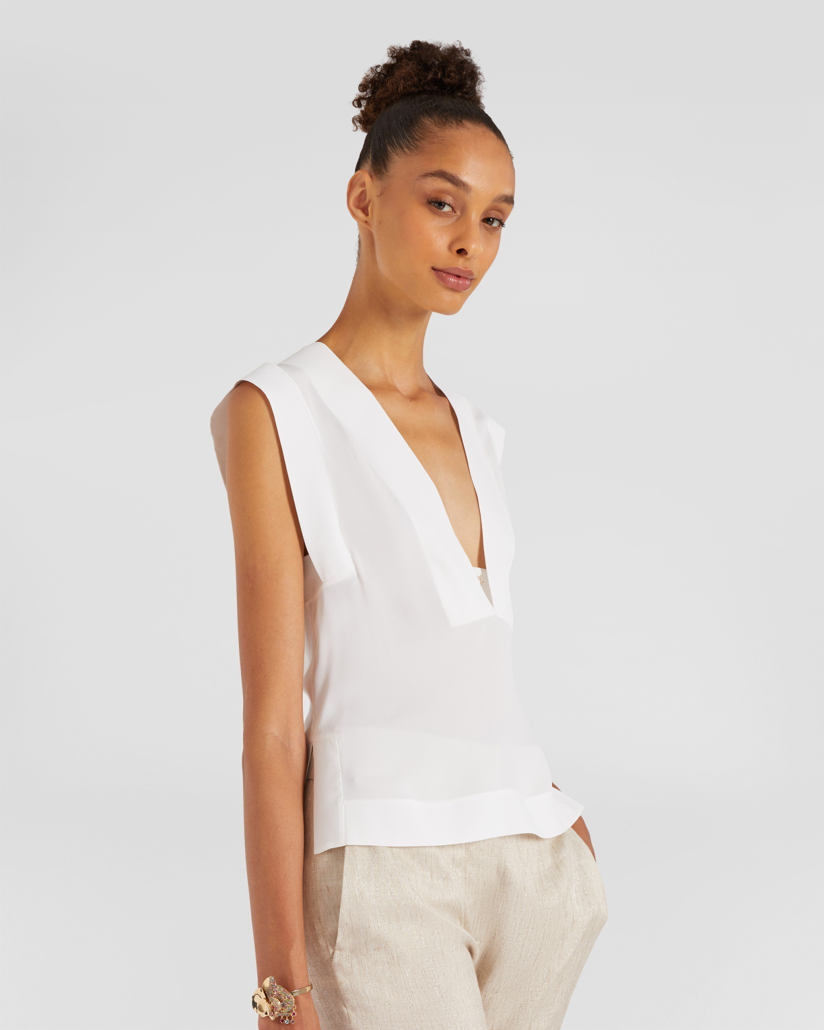 Sleeveless top | | Genny