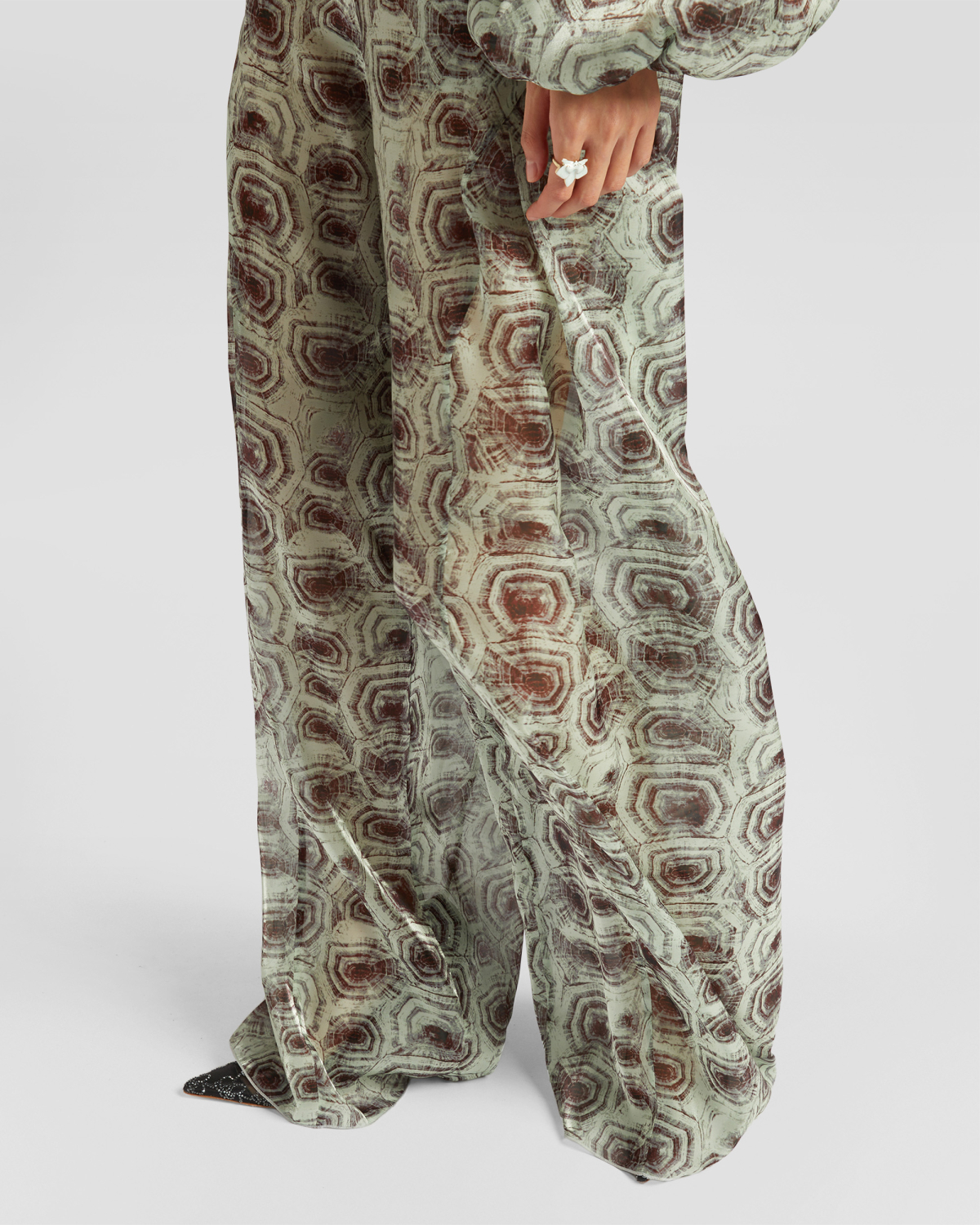 Turtle-pattern pants | Fall Winter 2025 | Genny