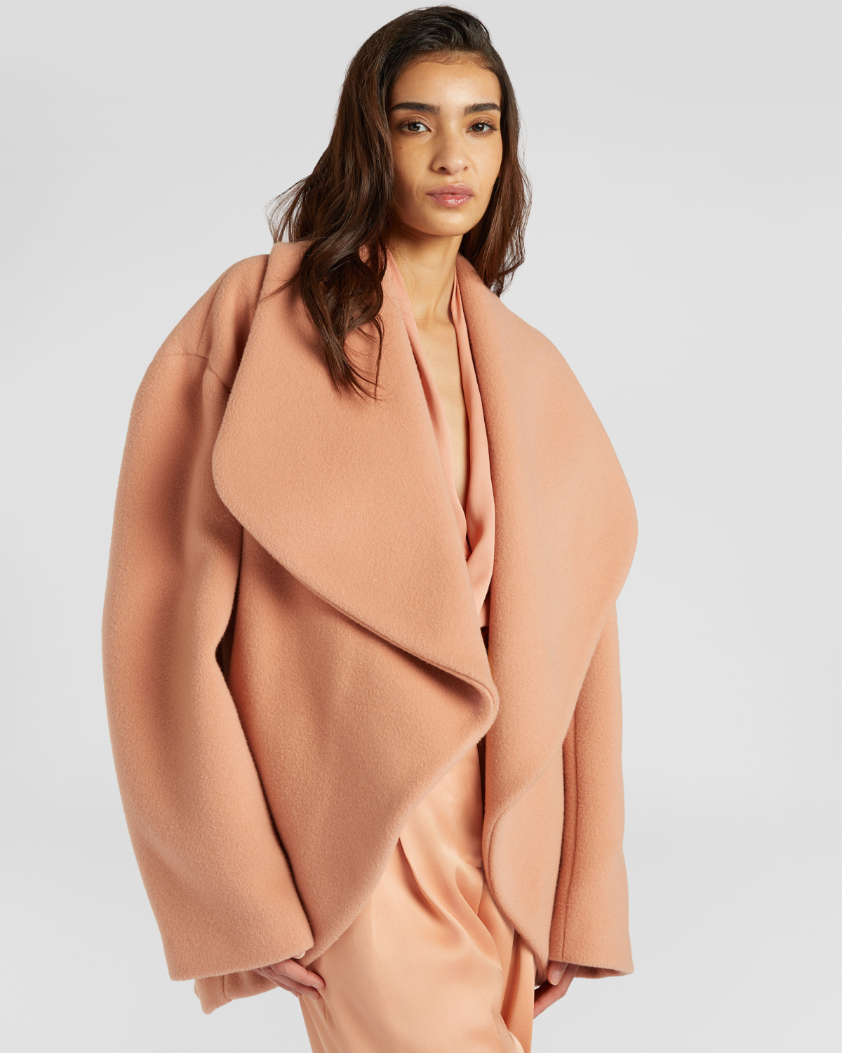 Coat with shawl lapels | Fall Winter 2025, Coats & Jackets, Ready to Wear | Genny