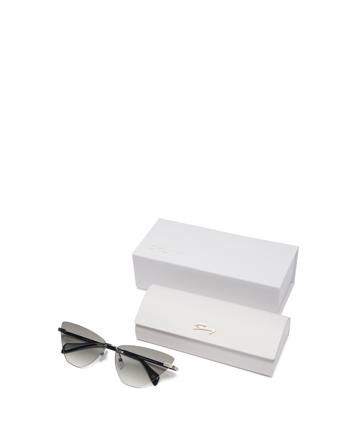 Green cat-eye sunglasses | Sunglasses, Ricercabili | Genny
