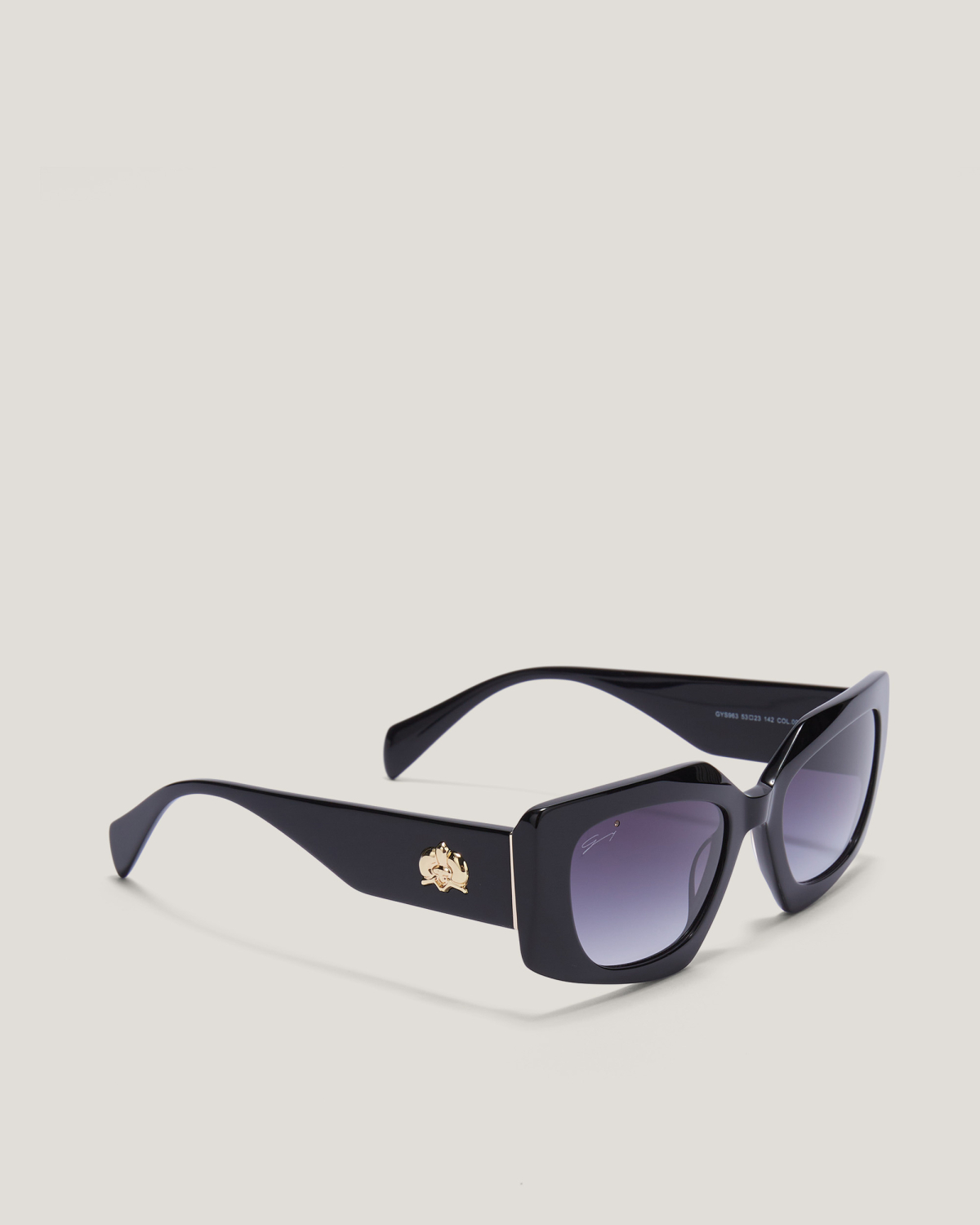 Black square sunglasses | Sunglasses, Valentine's Gifts, Ricercabili | Genny