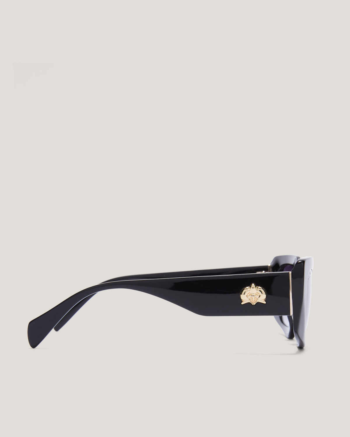 Black square sunglasses | Sunglasses, Valentine's Gifts, Ricercabili | Genny