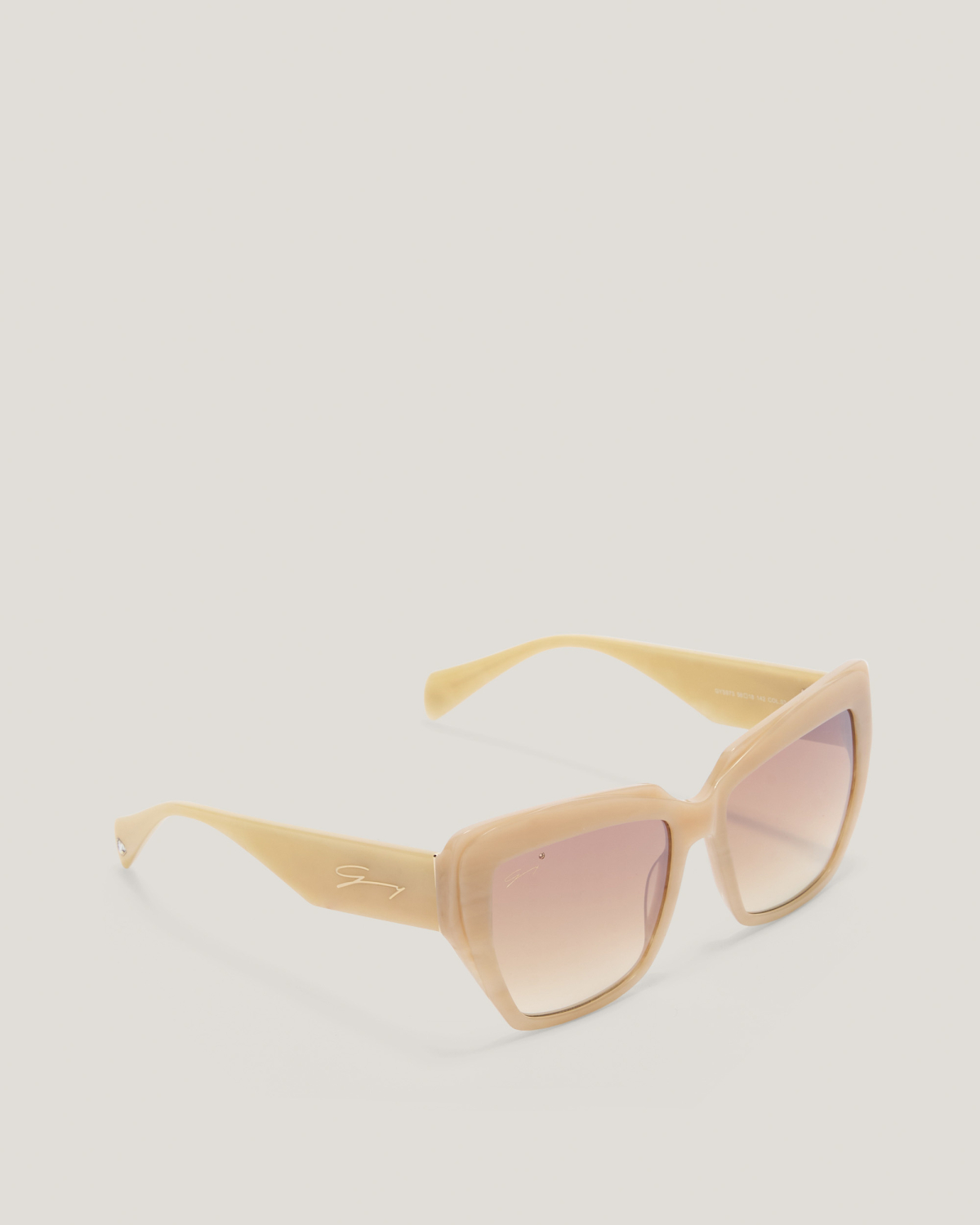 Beige sunglasses | Sunglasses, Ricercabili, Fall Winter 2025 | Genny