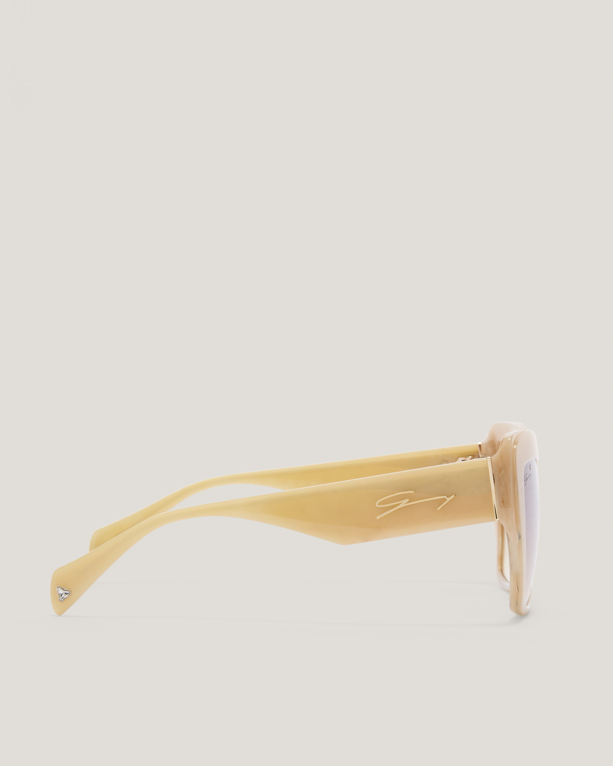 Beige sunglasses | Sunglasses, Ricercabili, Fall Winter 2025 | Genny