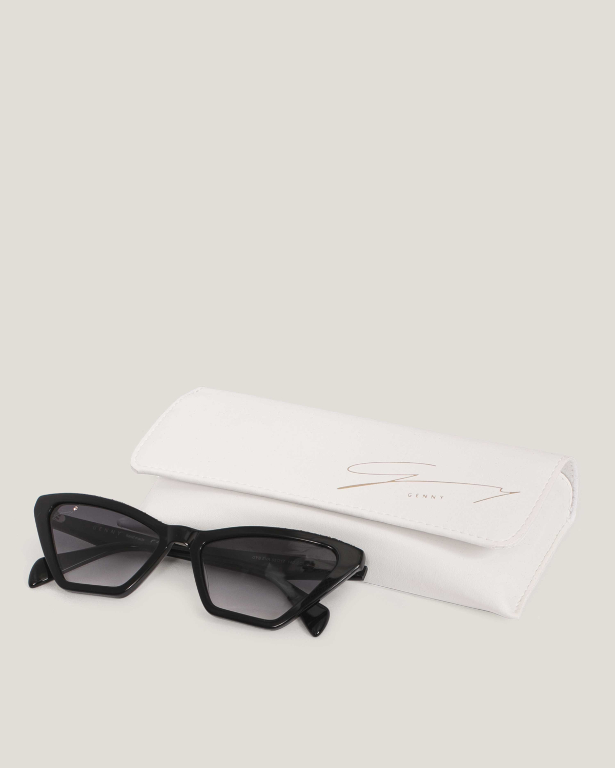 Cat-eye rhinestone sunglasses | Sunglasses, Ricercabili, Valentine's Gifts | Genny