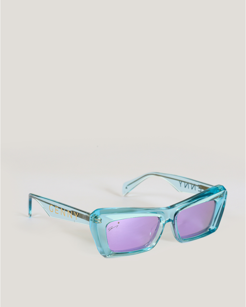 Sunglasses with contrasting lenses
