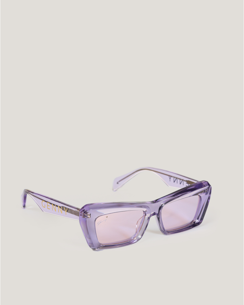 Sunglasses with mirrored lenses