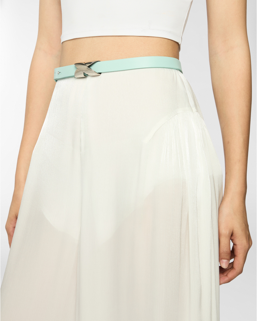 Belt with wave-shaped buckle