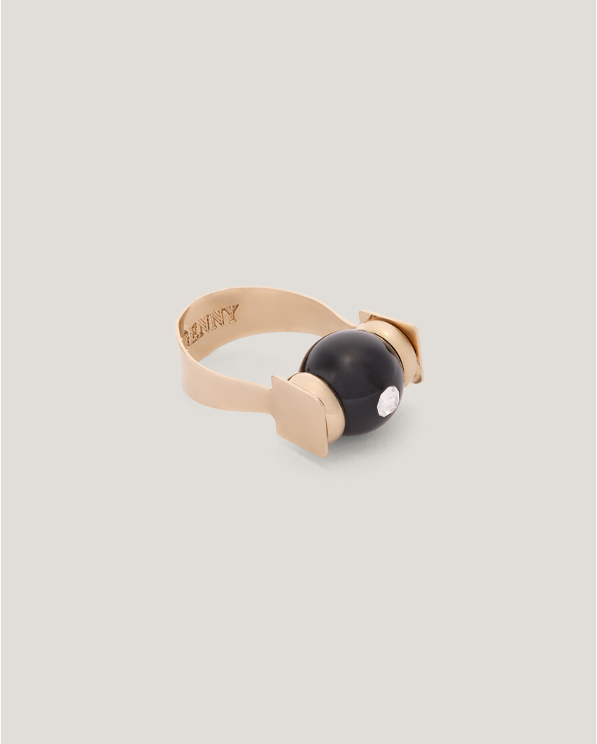 Genny ring with sphere detail