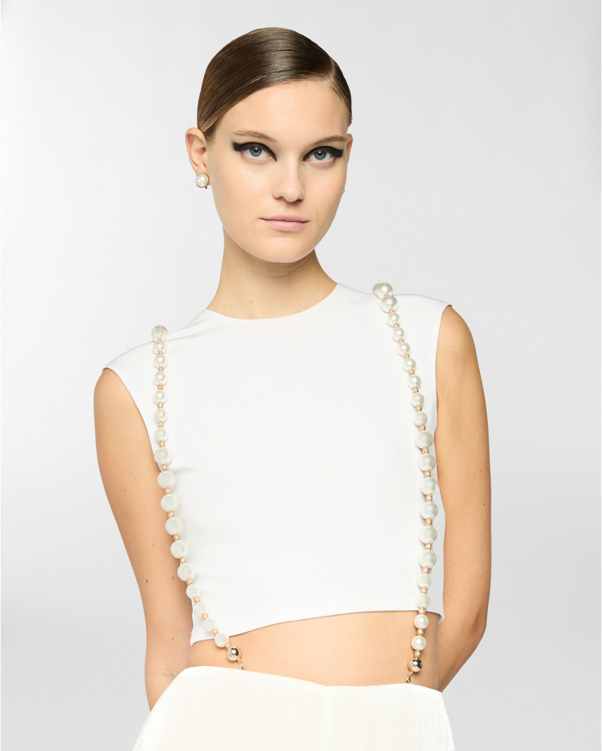Pearl suspender with metallic details