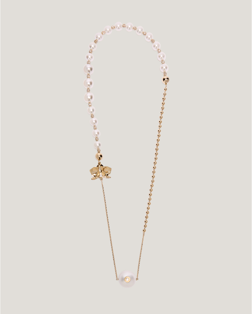 Long necklace with pearls and orchid detail