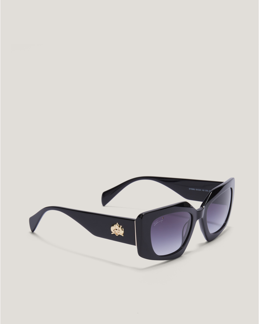 Black square sunglasses